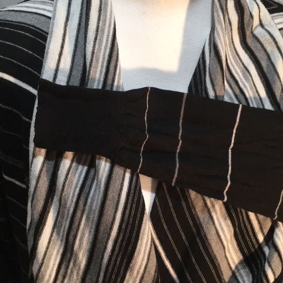 DKNYC Cascade Front sweater/cardigan - Picture 2 of 7